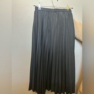 Uniqlo Pleated Skirt